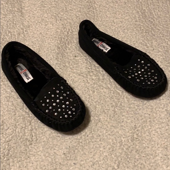 Minnetonka Shoes - Minnetonka leather upper n faux fur lining